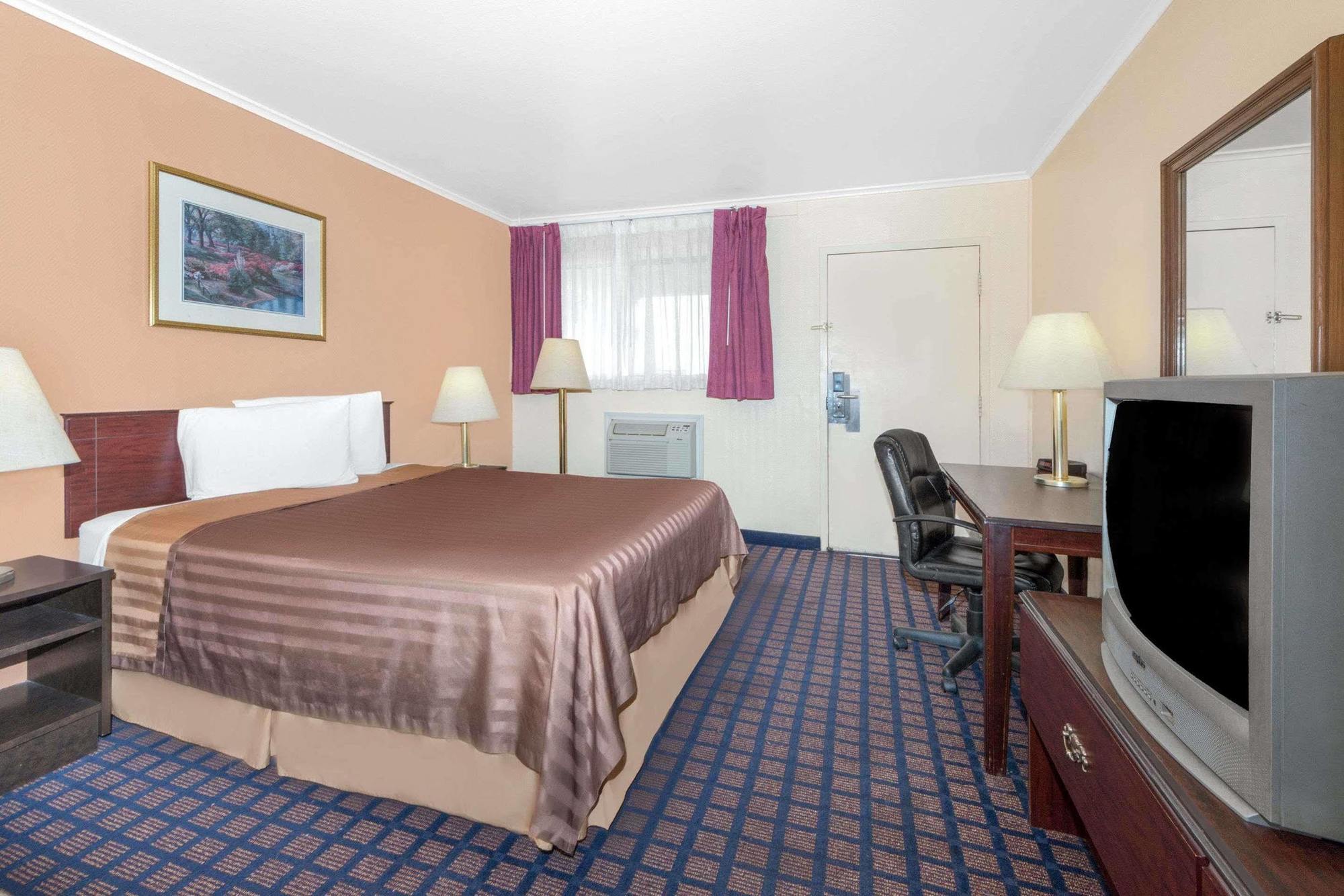 Travelodge By Wyndham Dodge City Eksteriør billede